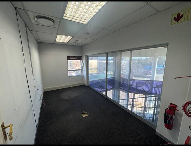 985M² WAREHOUSE TO LET IN LINBRO PARK